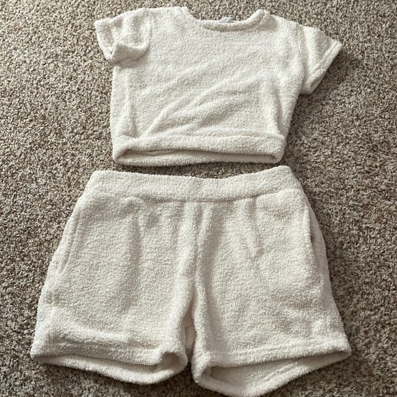 Cozy crop top & shorts set - Picture 2 of 6